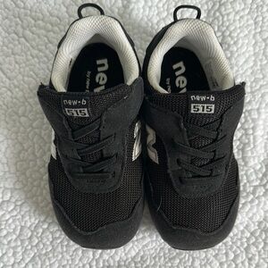 New Balance Black and White Sneakers Sleek Minimalist Design